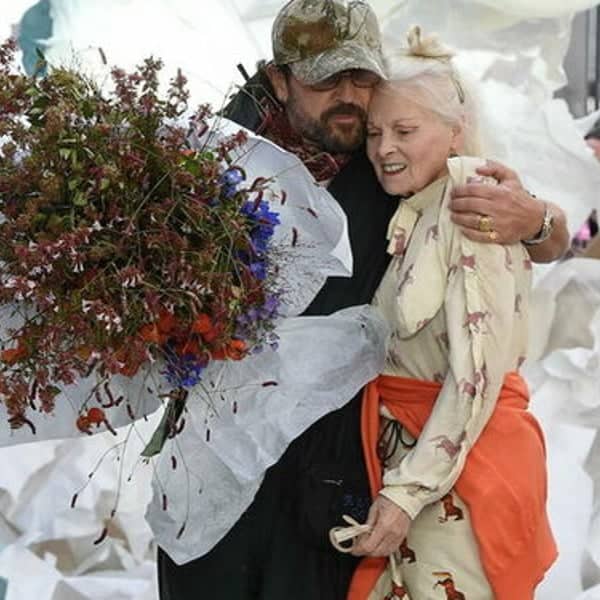 Celebrities, fashionistas say good-bye to past due clothier Vivienne Westwood