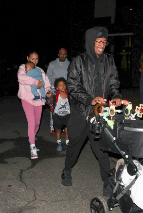 Los Angeles, CA  - *EXCLUSIVE*  - Super Dad of 12, Nick Cannon is seen rolling a double stroller while leaving his son's basketball game in Los Angeles.Pictured: Nick CannonBACKGRID USA 6 JANUARY 2023 USA: +1 310 798 9111 / usasales@backgrid.comUK: +44 208 344 2007 / uksales@backgrid.com*UK Clients - Pictures Containing ChildrenPlease Pixelate Face Prior To Publication*
