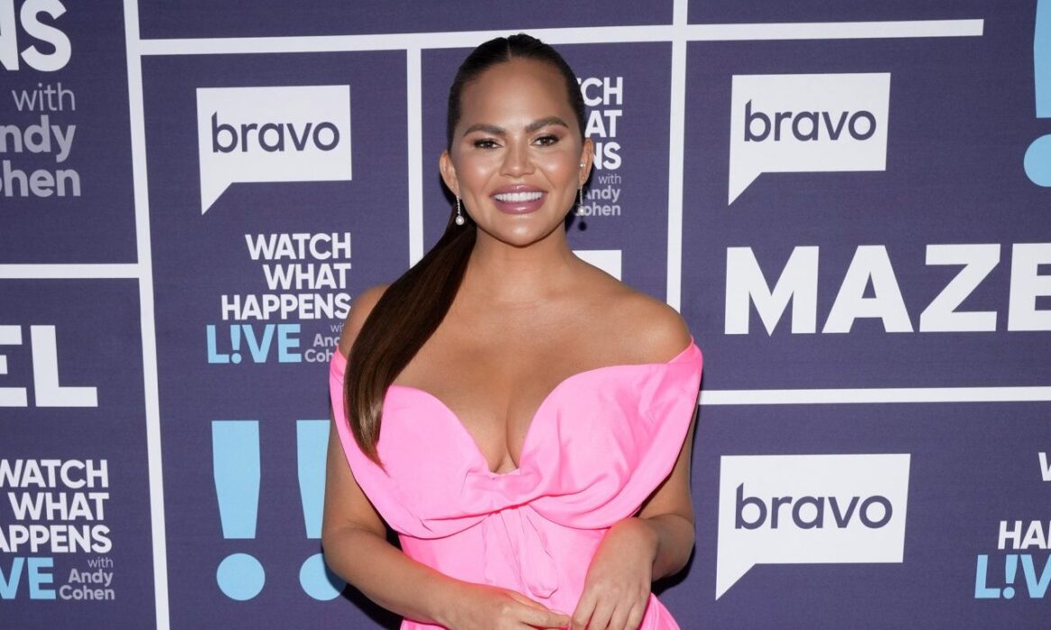 Chrissy Teigen Explains Why She Desires A Lifelong Courting With Her Surrogate: ‘We Communicate All The Time’  