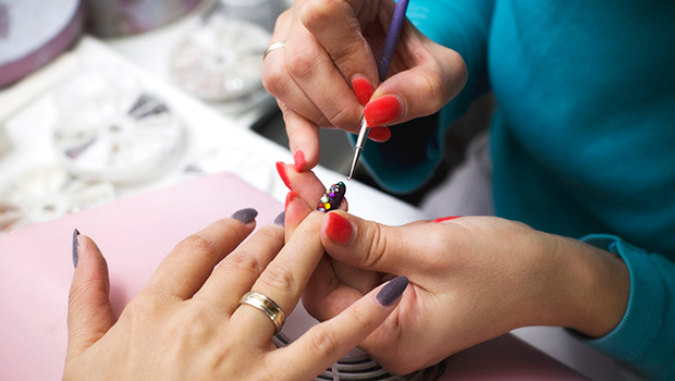 Say Good-bye to Dear Salons and Hi to Naillboo for Your Pass-To Nails!